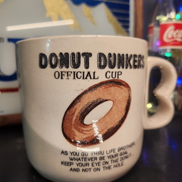 Donut Dunkers Official Cup - Brown Vintage - Picture 1 of 3